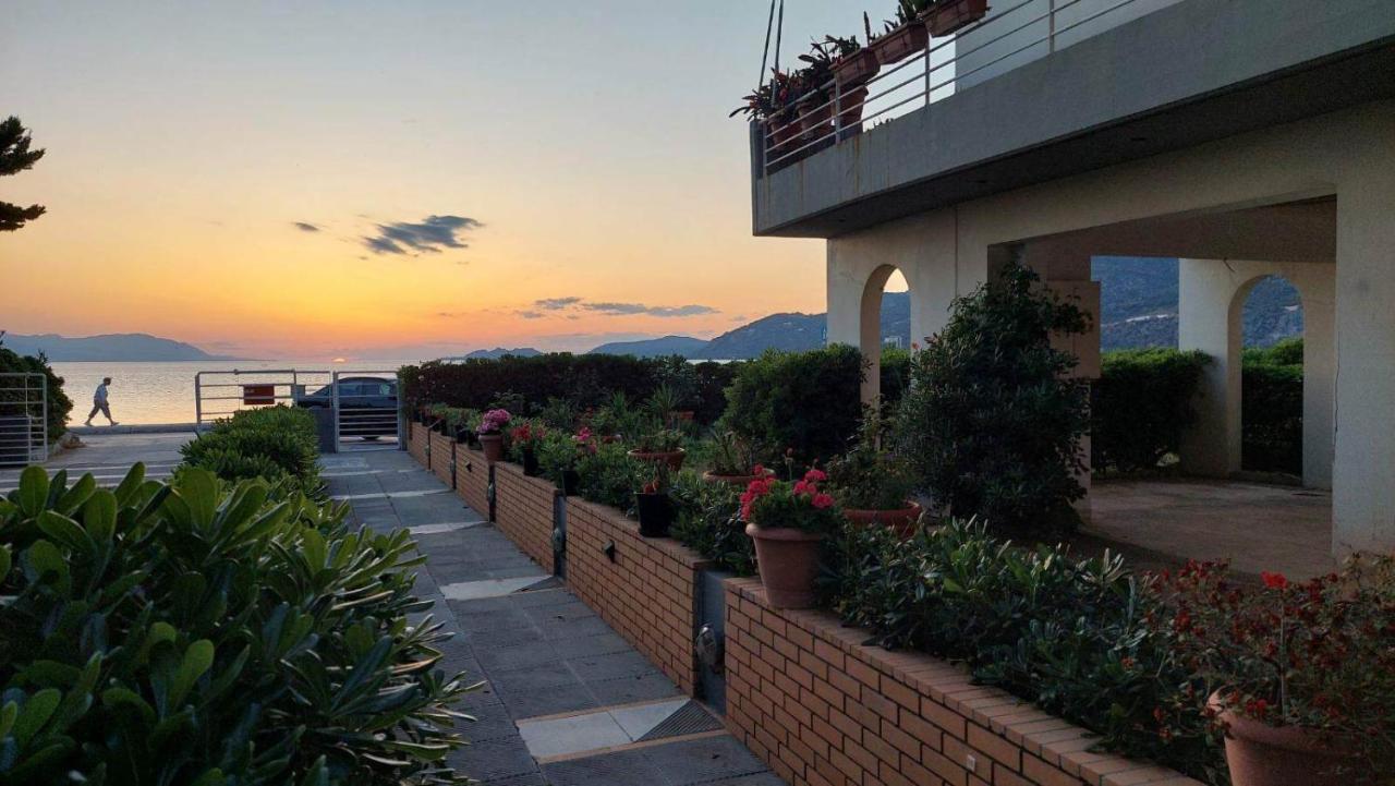 Loutraki Bay Apartment Exterior photo